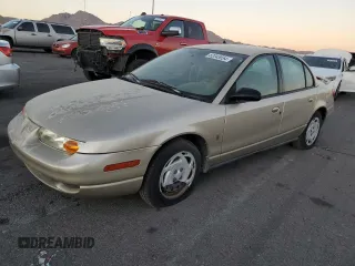 2000 Saturn SL z VIN 1G8ZJ5279YZ142005, wystawiony jako Copart lot #82045554 z przebiegiem 100 326 mil mil oraz Czysty tytuł • Clean title. Historia ofert i sprzedaży dostępna na DreamBid. Obrazek 1.