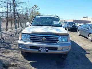 2005 Toyota Land Cruiser with VIN JTEHT05J652071111, listed as a IAAI auction lot 41900179 with 195,717 mi miles. Bid and sale history available at carsss.com. Image 6.