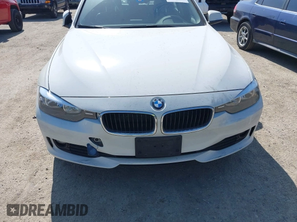 2015 BMW 3 Series 320i xDrive z VIN WBA3C3G51FNT53668, wystawiony jako IAAI lot #42428646 z przebiegiem 53 789 mil mil oraz . Historia ofert i sprzedaży dostępna na DreamBid. Obrazek 6.