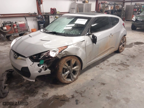 2015 Hyundai Veloster RE:FLEX with VIN KMHTC6AD4FU230324, listed as a IAAI auction lot 41292154 with 99,147 mi miles. Bid and sale history available at carsss.com. Image 2.