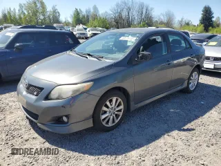 2010 Toyota Corolla z VIN 2T1BU4EE7AC476326, wystawiony jako Copart lot #53885755 z przebiegiem 122 233 mil mil oraz Szkoda całkowita • Salvage title. Historia ofert i sprzedaży dostępna na DreamBid. Obrazek 1.