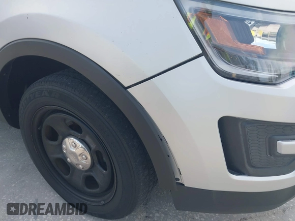 2018 Ford Police Interceptor Utility z VIN 1FM5K8AR4JGC95328, wystawiony jako IAAI lot #42295227 z przebiegiem 119 872 mil mil oraz . Historia ofert i sprzedaży dostępna na DreamBid. Obrazek 6.
