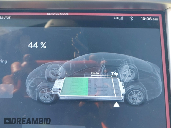 2015 Tesla Model S 85D z VIN 5YJSA1E24FF114180, wystawiony jako IAAI lot #41832583 z przebiegiem 152 008 mil mil oraz . Historia ofert i sprzedaży dostępna na DreamBid. Obrazek 17.