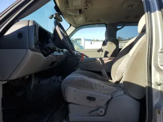 2004 Chevrolet Tahoe LS with VIN 1GNEK13V44J320829, listed as a Copart auction lot 87862025 with 175,107 mi miles and Salvage Title. Bid and sale history available at carsss.com. Image 7.