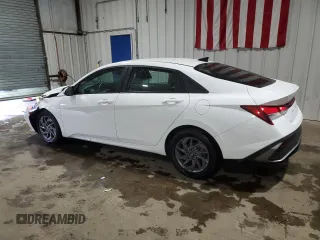 2024 Hyundai Elantra SEL z VIN KMHLM4DG2RU647923, wystawiony jako Copart lot #57389885 z przebiegiem 27 429 mil mil oraz Czysty tytuł • Clean title. Historia ofert i sprzedaży dostępna na DreamBid. Obrazek 2.