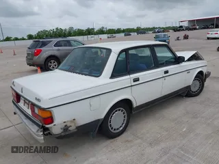 1991 Volvo 240 с VIN YV1AA8844M1437694, выставлен на аукционе IAAI как лот 42171739 с пробегом 230 833 миль миль и . История ставок и продаж доступна на DreamBid. Изображение 4.