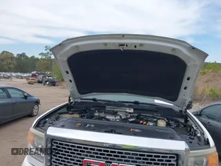 2016 GMC Sierra 2500HD Denali z VIN 1GT12UE82GF130096, wystawiony jako IAAI lot #41869448 z przebiegiem 129 659 mil mil oraz . Historia ofert i sprzedaży dostępna na DreamBid. Obrazek 10.
