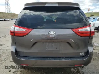 2018 Toyota Sienna XLE z VIN 5TDDZ3DC7JS193517, wystawiony jako Copart lot #53565945 z przebiegiem 111 498 mil mil oraz Szkoda całkowita • Salvage title. Historia ofert i sprzedaży dostępna na DreamBid. Obrazek 6.