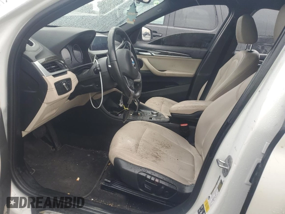 2022 BMW X1 xDrive28i z VIN WBXJG9C02N5V14574, wystawiony jako Copart lot #43834285 z przebiegiem 63 266 mil mil oraz Szkoda całkowita • Salvage title. Historia ofert i sprzedaży dostępna na DreamBid. Obrazek 7.