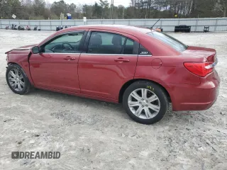 2014 Chrysler 200 Touring z VIN 1C3CCBBB2EN102221, wystawiony jako Copart lot #47847985 z przebiegiem 141 912 mil mil oraz Szkody całkowita. Historia ofert i sprzedaży dostępna na DreamBid. Obrazek 2.