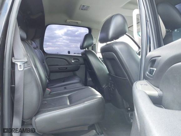 2011 Chevrolet Avalanche LT with VIN 3GNMCFE03BG351852, listed as a IAAI auction lot 42083263 with 92,292 mi miles. Bid and sale history available at carsss.com. Image 8.