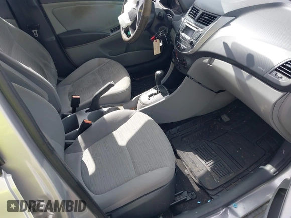 2016 Hyundai Accent SE z VIN KMHCT4AE0GU020544, wystawiony jako IAAI lot #41922723 z przebiegiem 96 718 mil mil oraz . Historia ofert i sprzedaży dostępna na DreamBid. Obrazek 5.