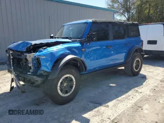 2022 Ford Bronco z VIN 1FMEE5DH1NLB90221, wystawiony jako Copart lot #50436115 z przebiegiem 22 843 mil mil oraz Szkoda całkowita • Salvage title. Historia ofert i sprzedaży dostępna na DreamBid. Obrazek 1.