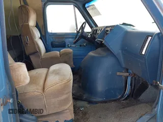 1989 Chevrolet Chevy Van z VIN 1GCEG25K3K7104404, wystawiony jako IAAI lot #42266335 z przebiegiem 96 272 mil mil oraz . Historia ofert i sprzedaży dostępna na DreamBid. Obrazek 5.