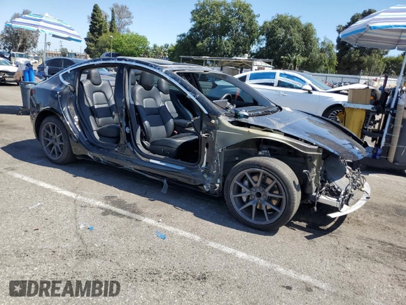 2019 Tesla Model 3 Mid Range z VIN 5YJ3E1EA8KF306096, wystawiony jako Copart lot #54790755 z przebiegiem 170 775 mil mil oraz Szkody całkowita. Historia ofert i sprzedaży dostępna na DreamBid. Obrazek 4.