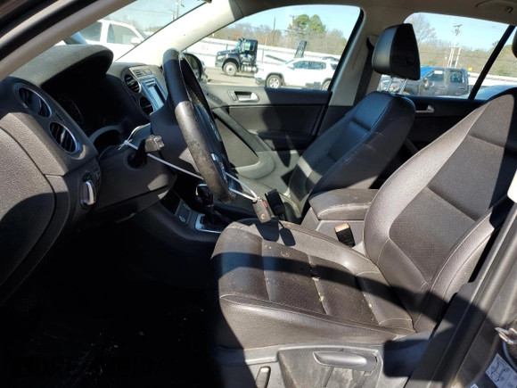 2016 Volkswagen Tiguan S with VIN WVGBV7AX0GW524346, listed as a Copart auction lot 87221564 with 163,609 mi miles and Salvage Title. Bid and sale history available at DreamBid. Image 7.