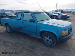 1995 Dodge Dakota with VIN 1B7GL23X3SW916018, listed as a IAAI auction lot 41722690 with 128,385 mi miles. Bid and sale history available at carsss.com. Image 1.