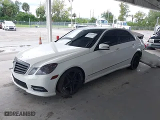2013 Mercedes-Benz E-Class E 350 Luxury with VIN WDDHF5KB3DA692743, listed as a IAAI auction lot 40550950 with 142,986 mi miles. Bid and sale history available at carsss.com. Image 2.