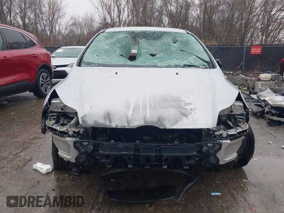 2013 Ford Focus SE z VIN 1FADP3F28DL107069, wystawiony jako IAAI lot #41412256 z przebiegiem 160 727 mil mil oraz . Historia ofert i sprzedaży dostępna na DreamBid. Obrazek 12.
