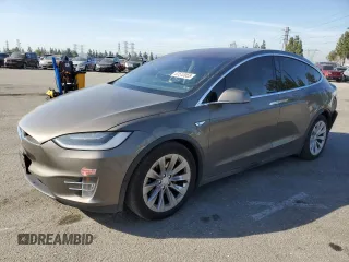 2016 Tesla Model X 70D z VIN 5YJXCBE23GF010836, wystawiony jako Copart lot #57512055 z przebiegiem 115 475 mil mil oraz Szkody całkowita. Historia ofert i sprzedaży dostępna na DreamBid. Obrazek 1.