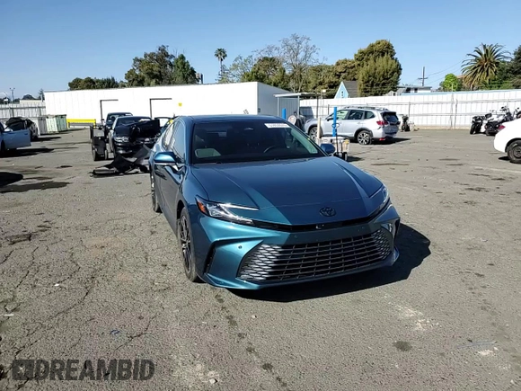 2025 Toyota Camry LE z VIN 4T1DBADK3SU502862, wystawiony jako Copart lot #51853575 z przebiegiem 31 601 mil mil oraz Szkoda całkowita • Salvage title. Historia ofert i sprzedaży dostępna na DreamBid. Obrazek 10.
