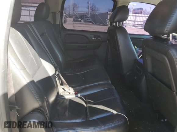 2013 GMC Yukon XL SLT z VIN 1GKS2KE79DR173171, wystawiony jako Copart lot #50618815 z przebiegiem 251 794 mil mil oraz Szkody całkowita. Historia ofert i sprzedaży dostępna na DreamBid. Obrazek 12.