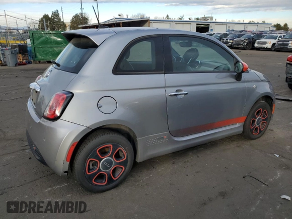 2016 FIAT 500e z VIN 3C3CFFGE5GT155273, wystawiony jako Copart lot #84306784 z przebiegiem 41 909 mil mil oraz Czysty tytuł • Clean title. Historia ofert i sprzedaży dostępna na DreamBid. Obrazek 3.