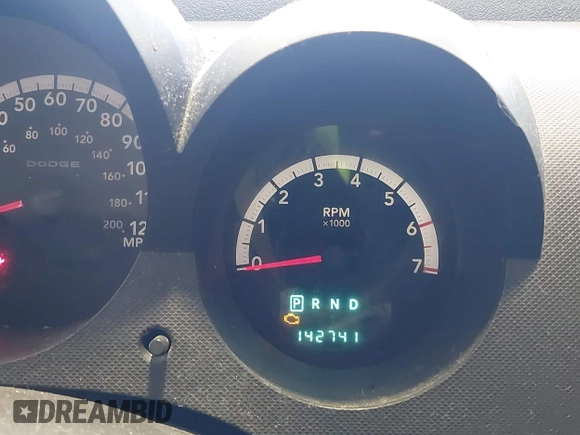 2007 Dodge Nitro SXT z VIN 1D8GT28K17W615978, wystawiony jako IAAI lot #41955211 z przebiegiem 142 741 mil mil oraz . Historia ofert i sprzedaży dostępna na DreamBid. Obrazek 7.