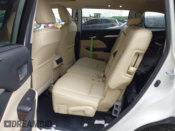 2016 Toyota Highlander XLE z VIN 5TDJKRFH3GS260044, wystawiony jako IAAI lot #42085828 z przebiegiem 74 187 mil mil oraz . Historia ofert i sprzedaży dostępna na DreamBid. Obrazek 8.