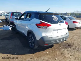 2019 Nissan Kicks S with VIN 3N1CP5CU1KL543001, listed as a IAAI auction lot 41622250 with 43,914 mi miles. Bid and sale history available at carsss.com. Image 3.