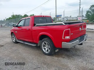 2015 Ram 1500 Laramie z VIN 1C6RR7JM8FS501701, wystawiony jako IAAI lot #42224424 z przebiegiem 59 591 mil mil oraz . Historia ofert i sprzedaży dostępna na DreamBid. Obrazek 3.