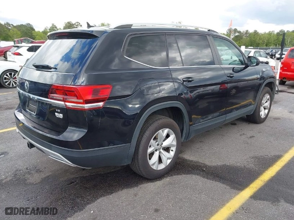 2018 Volkswagen Atlas 3.6L V6 SE with VIN 1V2CR2CA7JC570238, listed as a IAAI auction lot 42028477 with 85,210 mi miles. Bid and sale history available at carsss.com. Image 4.