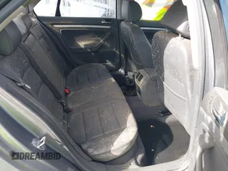 2005 Volkswagen Jetta 2.5L z VIN 3VWSF71K05M601944, wystawiony jako IAAI lot #41659975 z przebiegiem 230 001 mil mil oraz . Historia ofert i sprzedaży dostępna na DreamBid. Obrazek 8.