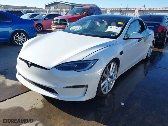 2022 Tesla Model S Plaid with VIN 5YJSA1E63NF483873, listed as a IAAI auction lot 41204003 with 15 mi miles. Bid and sale history available at carsss.com. Image 24.