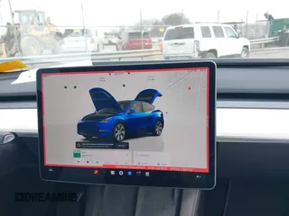2024 Tesla Model Y Long Range z VIN 7SAYGDEE9RA244657, wystawiony jako IAAI lot #41694621 z przebiegiem 12 991 mil mil oraz . Historia ofert i sprzedaży dostępna na DreamBid. Obrazek 19.