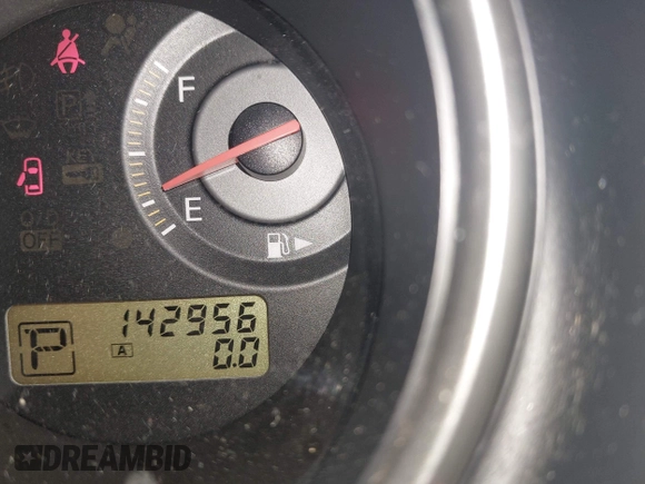 2008 Nissan Versa S z VIN 3N1BC11E68L405992, wystawiony jako IAAI lot #42060826 z przebiegiem 142 956 mil mil oraz . Historia ofert i sprzedaży dostępna na DreamBid. Obrazek 15.