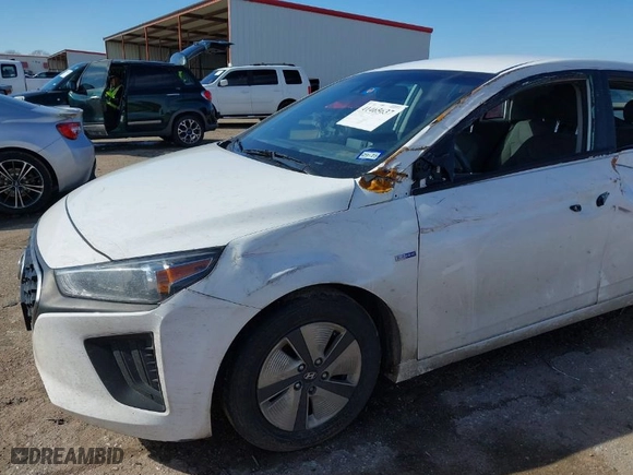 2020 Hyundai Ioniq Hybrid Blue with VIN KMHC65LC4LU243088, listed as a IAAI auction lot 41465637 with 141,081 mi miles. Bid and sale history available at carsss.com. Image 6.