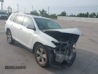 2013 Toyota Highlander Limited z VIN 5TDYK3EH2DS097959, wystawiony jako IAAI lot #42325887 z przebiegiem 197 022 mil mil oraz . Historia ofert i sprzedaży dostępna na DreamBid. Obrazek 1.