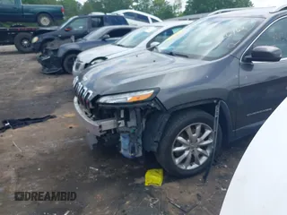 2017 Jeep Cherokee Limited z VIN 1C4PJLDB8HW526765, wystawiony jako IAAI lot #42136476 z przebiegiem 121 694 mil mil oraz . Historia ofert i sprzedaży dostępna na DreamBid. Obrazek 17.