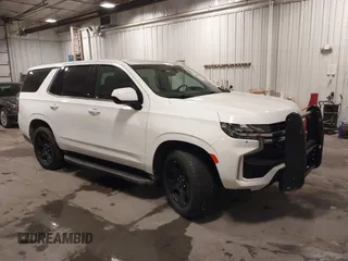2021 Chevrolet Tahoe Commercial z VIN 1GNSKLED8MR258534, wystawiony jako IAAI lot #41645301 z przebiegiem 137 305 mil mil oraz . Historia ofert i sprzedaży dostępna na DreamBid. Obrazek 1.