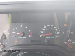 2001 Jeep Wrangler Sport z VIN 1J4FA49S31P335680, wystawiony jako IAAI lot #42471312 z przebiegiem 212 927 mil mil oraz . Historia ofert i sprzedaży dostępna na DreamBid. Obrazek 7.