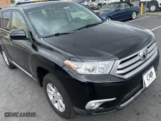 2011 Toyota Highlander with VIN 5TDZK3EH9BS035430, listed as a Copart auction lot 49536445 with 107,345 mi miles and Clean Title. Bid and sale history available at carsss.com. Image 1.