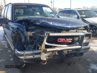 1998 GMC Suburban with VIN 1GKFK16R7WJ700525, listed as a IAAI auction lot 41305248 with 205,300 mi miles. Bid and sale history available at carsss.com. Image 6.