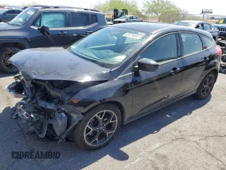 2012 Ford Focus SE z VIN 1FAHP3K23CL304799, wystawiony jako Copart lot #53979955 z przebiegiem 108 095 mil mil oraz Szkoda całkowita • Salvage title. Historia ofert i sprzedaży dostępna na DreamBid. Obrazek 1.