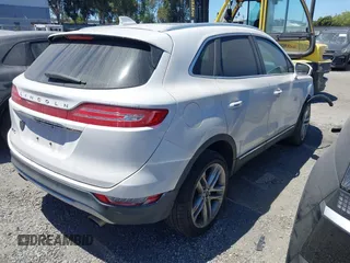 2019 Lincoln MKC Reserve with VIN 5LMCJ3D97KUL44398, listed as a IAAI auction lot 42513739 with 106,078 mi miles and . Bid and sale history available at DreamBid. Image 4.