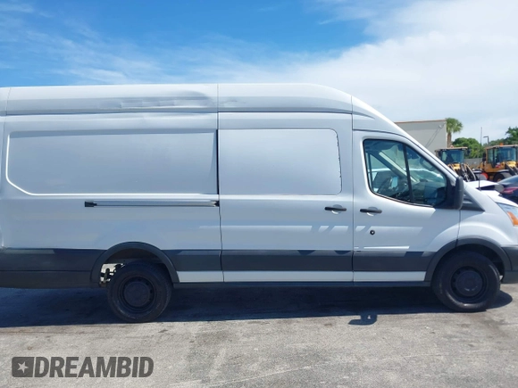 2018 Ford Transit Cargo с VIN 1FTBW3XG0JKA74049, выставлен на аукционе IAAI как лот 42607175 с пробегом 79 297 миль миль и . История ставок и продаж доступна на DreamBid. Изображение 6.