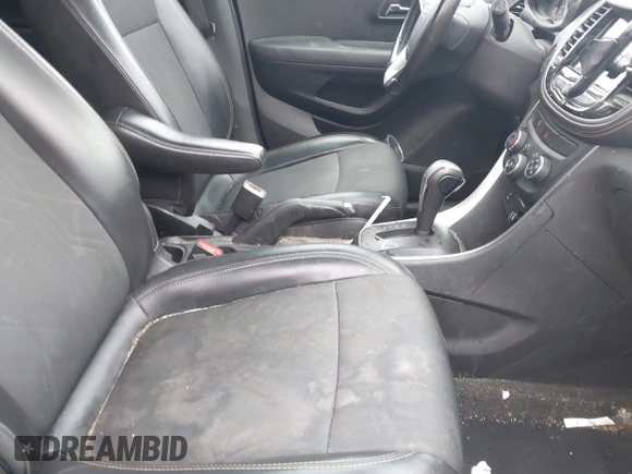 2019 Chevrolet Trax LT z VIN 3GNCJLSB7KL327065, wystawiony jako IAAI lot #42005861 z przebiegiem 84 795 mil mil oraz . Historia ofert i sprzedaży dostępna na DreamBid. Obrazek 5.