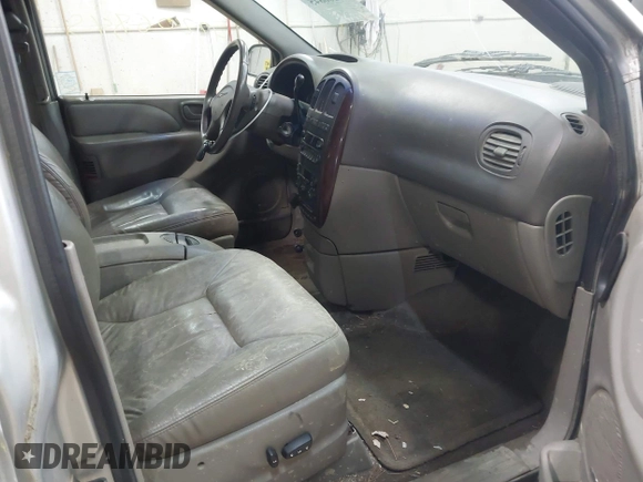 2001 Chrysler Town & Country LXi with VIN 2C4GP54L21R200770, listed as a IAAI auction lot 42206845 with Not Provided miles and . Bid and sale history available at DreamBid. Image 5.