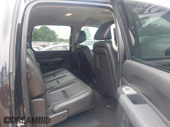 2008 GMC Sierra 1500 SLE1 z VIN 2GTEC13J981336446, wystawiony jako IAAI lot #42260022 z przebiegiem 179 852 mil mil oraz . Historia ofert i sprzedaży dostępna na DreamBid. Obrazek 8.