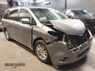 2013 Toyota Sienna XLE AAS with VIN 5TDYK3DC7DS365989, listed as a IAAI auction lot 41931188 with 73,382 mi miles. Bid and sale history available at carsss.com. Image 1.